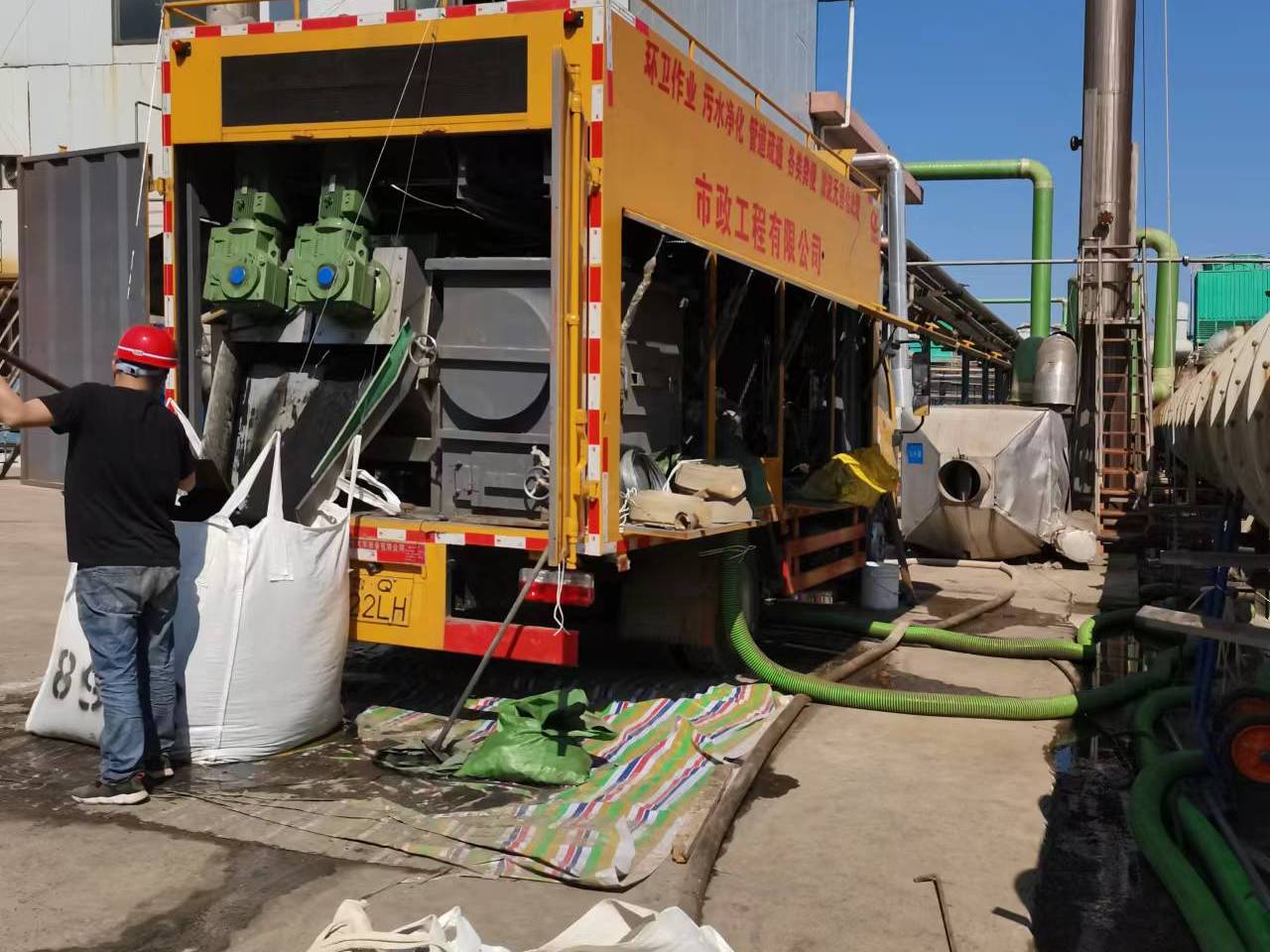 乃东淤泥压干处理